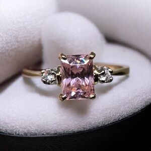 10K Yellow Gold Ligh Pink Morganite Gemstone With Crystal Accent Cocktail Ring